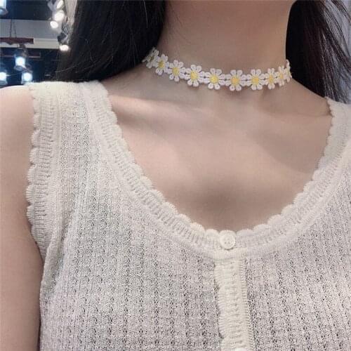 Classic Fashion Daisy Collar Women Lace Collar Party Casual Bohemian Yellow Flower Hippie Necklace White jewelry Bijoux