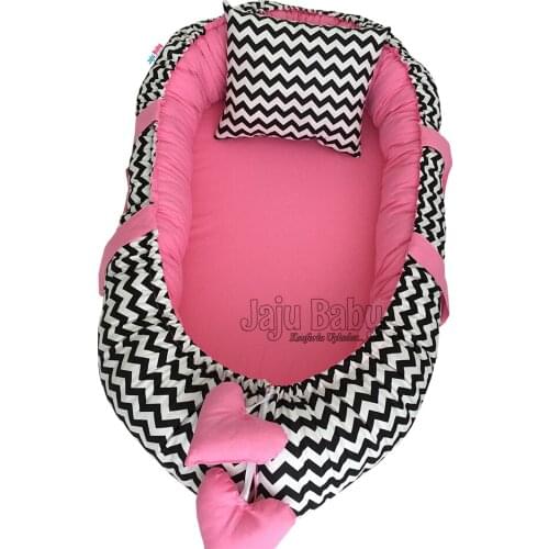 Jaju Babynest Black Zigzag Pink Luxury Orthopedic Baby Nest 100x60 mother side