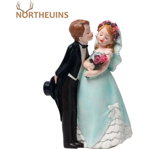 NORTHEUINS Resin European Married Couple Figurines Modern Creative Wedding Gift Decoration Valentines Day Home Interior Decor