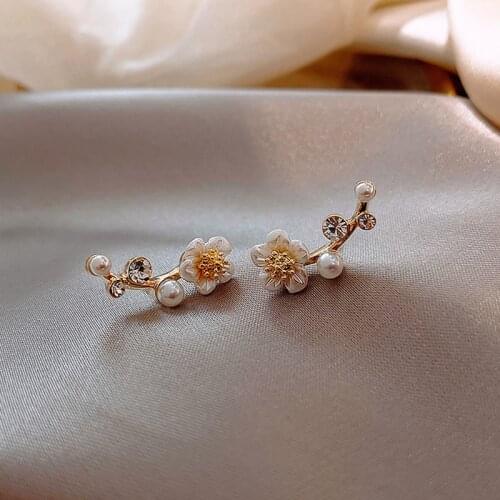 2020 New Sweet Pearl flowers Women earrings Contracted joker temperament Classic style Drop earrings