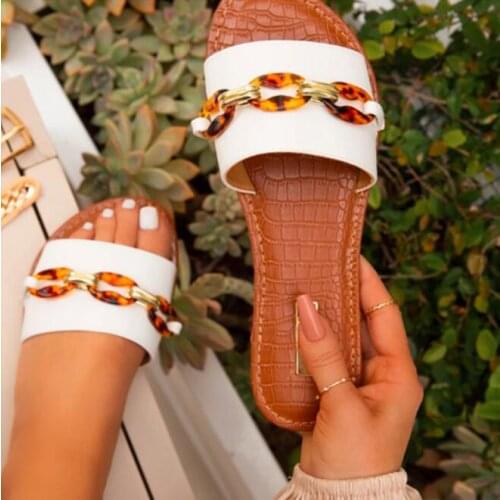 Free send 2020 new womens leather fashion womens shoes sandals flat with ladies bright color beach shoes outdoor trend slipper