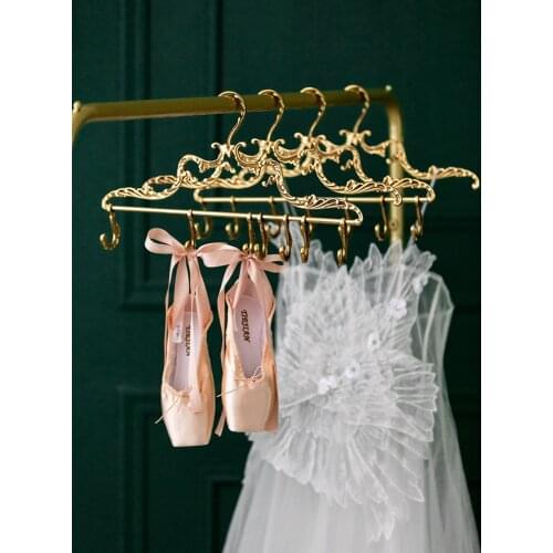 Brass Hanger European Retro Carved Clothes Organizer Hangers for Clothes Hotel Home Living Room Decoration Clothes Storage Rack