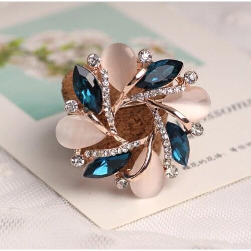 Fashion Classic Pins Women Flower Elegant Charm Brooch Enamel Pin Garment Accessories Jewelry Brooch 2018 Fancy Rhinestone Pin
