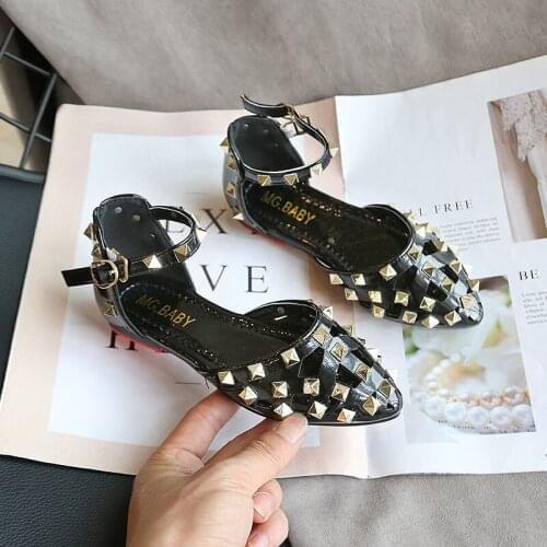 Fashionable Kids Girls Flat Sandals with Rivets Children Girls Sandals Cut-Outs Patent Leather Black White Red SMG087