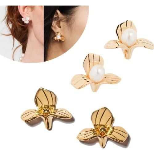 Freshwater pearl metal flower earrings