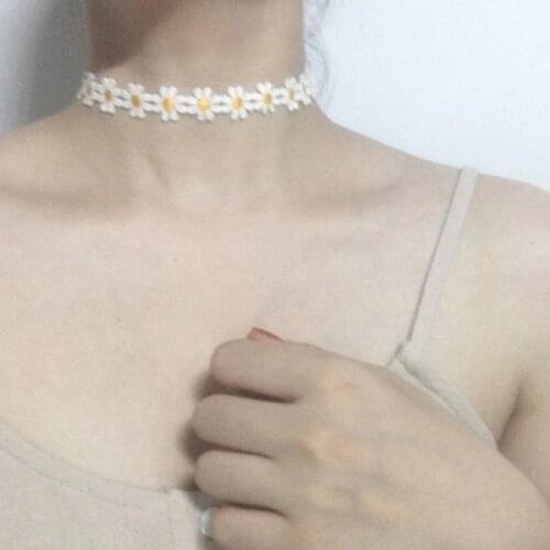Luxfacigoo Chokers On The Neck