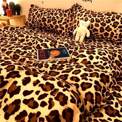 New Leopard pattern Bedding Set Romantic Wedding Valentines Gift for Her 4pcs Include Duvet Cover Bed Sheet Pillowcase 2021