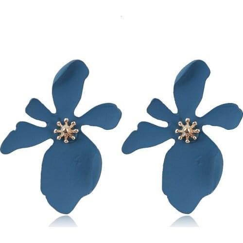 Hosewye Stud Earrings