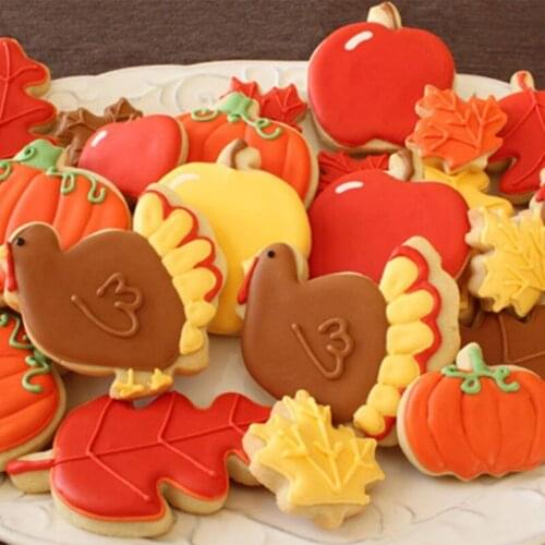 667A 8 Pieces Fall Thanksgiving Cookie Cutters Set Stainless Steel Material Turkey Pumpkin Maple Oak Squirrel and Acorn Shape