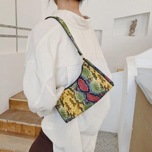 Retro Crocodile Pattern Baguette Bag Women Fashion PU Leather Armpit Bag French Shoulder Bag Luxury Design Handbag Lady Purse