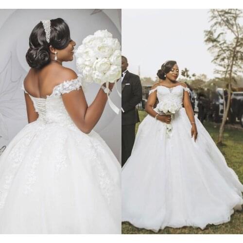 Ball Gown Wedding Dresses Sexy Off The Shoulder Floral Appliqued Lace Boho Country Outdoor Princess Bridal Gowns