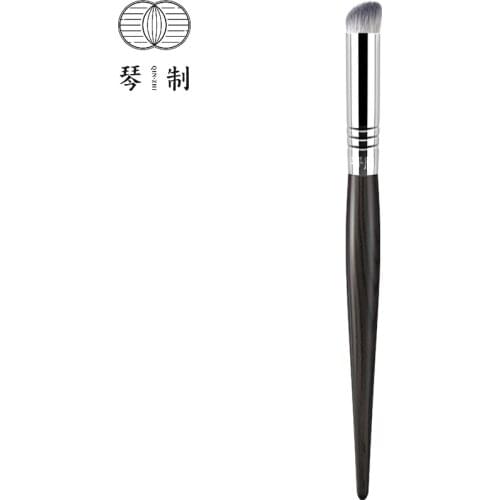 QINZHI Professional Handmade Make Up Brush G216 Angled Concealer Brush Soft Resilient Synthetic Fiber Makeup Brushes