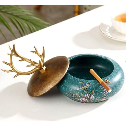 European Art Ceramic Antler Ashtray Living Room Office Creative Large Ashtray with Lid Modern Home Decoration for Boyfriend Gift