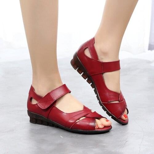 New Summer Womens Sandals Genuine Leather Casual Flat Mother Sandals Womens Soft Bottom Flat With Summer Ladies Shoes Large