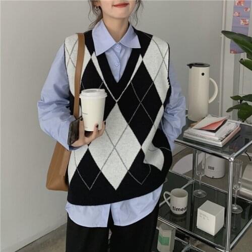 Spring 2021 new Korean fashion retro sweater vest vest vest loose V-neck knitted vest women