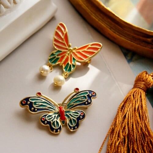 2021 New Arrival Vintage Creative Enamel Butterfly Brooches Korean Fashion Exquisite Wedding Party Jewelry Accessories