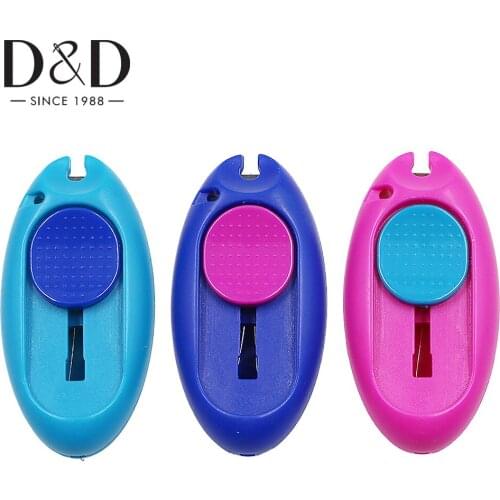 1Pc Portable Plastic Needle Threader Retractable Threader with Built-in Thread Cutter DIY Stitch Needlework Sewing Tools
