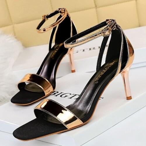 2021 Summer Women 7cm High Heels Gladiator Low Heels Sandals Silver Gold Heels Open Toe Sandals Glossy Prom Shoes Stiletto Pumps