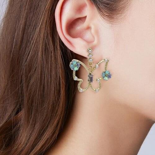 New Women Pearl Beads Statement Earrings Crystal Butterfly Drop Earrings for Girl Sweet Statement Party Jewelry Birthday Gift