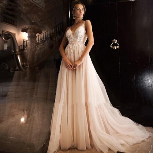 Eightree Boho Wedding Dress V Neck Appliques Lace Wedding Gowns Bohomian Custom made Vestido de noiva Sleeveless Bride Dresses