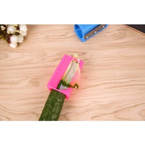 1PC RANDOM COLOR Cucumber Slicer beauty Cucumber mask cutter beauty device Kitchen Gadget Vegetable Fruit Curl Slicer OK 0349