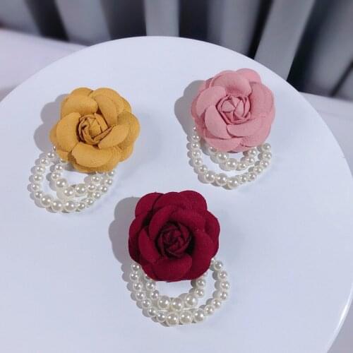 Korean Fabric Cloth Camellia Flower Brooches for Women Pearl Tassel Lapel Pins Corsage Luxulry Jewelry Clothes Accessories