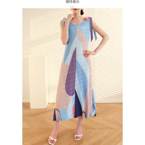 HOT SELLING Miyake High quality pleated one-piece dress print v-neck lace dress IN STOCK