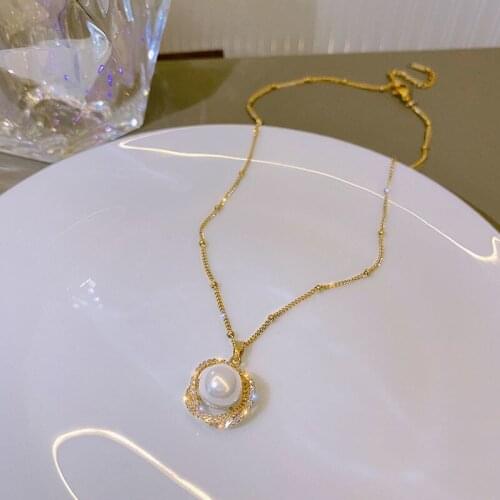Korean Girl Necklace Temperament Fashion New Wild Net Red Swirl Small Pearl Crystal Niche Necklace Womens Clothing Sales Chains