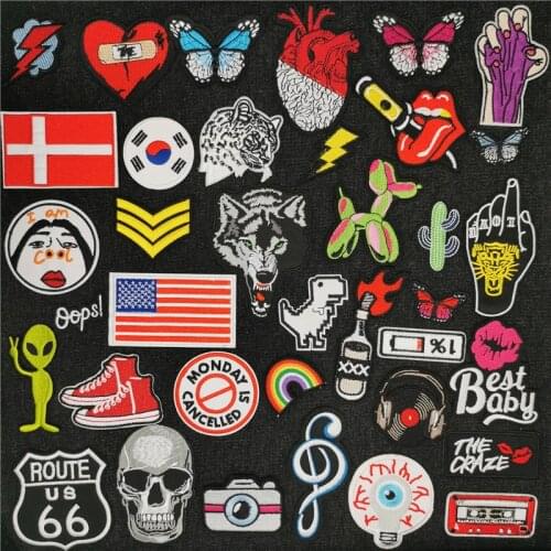 Skull Punk Embroidered Patches for Cloth Cartoon Wolf Stripes Black and Wthit Animal Appliques Ironing Clothing Jeans Flag Badge