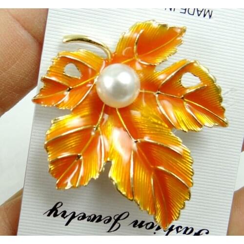 High Quality Leaves Brooches Men Women Suits Dress Hat Collar Brooch Pins Scarf Buckle Party Weddings Banquet Brooch Gifts W8