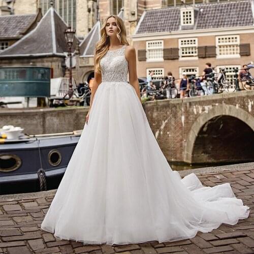 Jewel O-neck Tank A Line Tulle Wedding Dresses Lace Appliques Sleeveless Backless Bridal Boho Wedding Gown with Buttons 2021