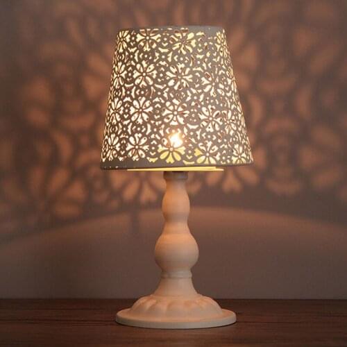 Imitation Table Lamp Candlestick Retro Wrought Iron Wind Lantern Candle Holder Romantic Candlelight Dinner Props Home Decoration