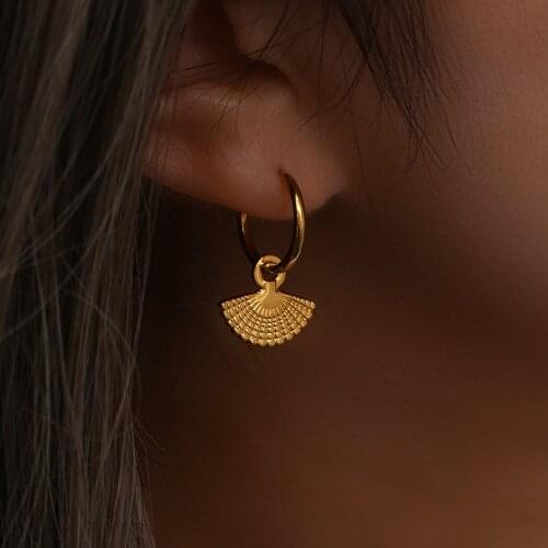 Cute Small Texture Engraved Fan Shaped Charm Small Hoop Earrings Stainless Steel Tarnish Free Female Bohemian Earring