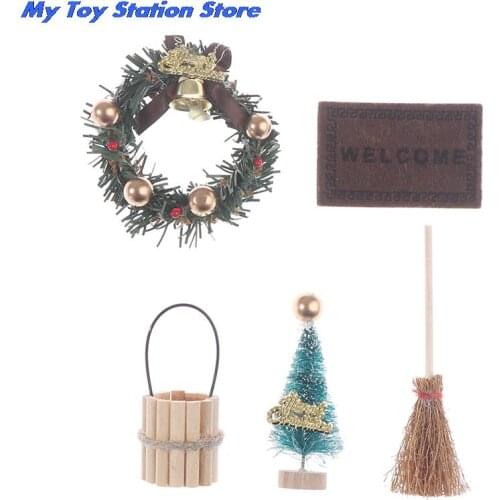 1/12 Dollhouse Miniature Christmas Tree Wreath Broom Carpet Bucket Accessories Dollhouse Miniature Accessories 1 set