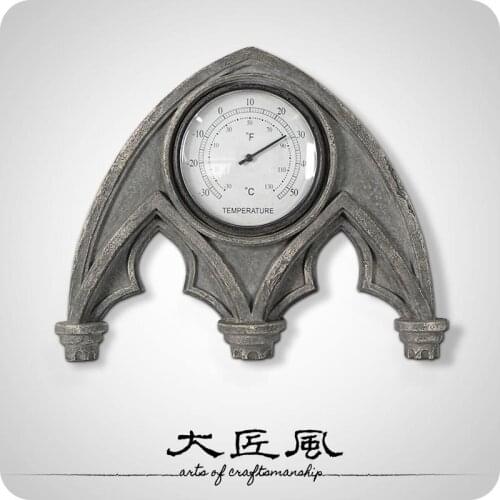 A big wind Rome retro imitation wood gift totem American living room temperature measuring wall bow shield