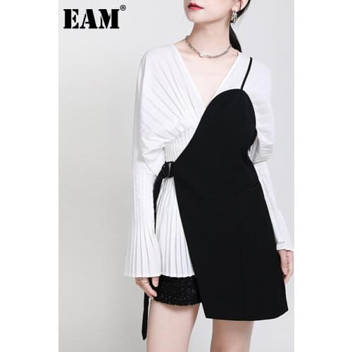 [EAM] Women Loose Fit Black Irrgular Bandage Stitch Vest New V-collar Sleeveless Fashion Tide Spring Autumn 2021 1DA977