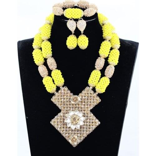 2017 Splendid Yellow Gold African Crystal Bib Statement Necklace Set Nigerian Beads Jewelry Set for Women Free Shipping WE140