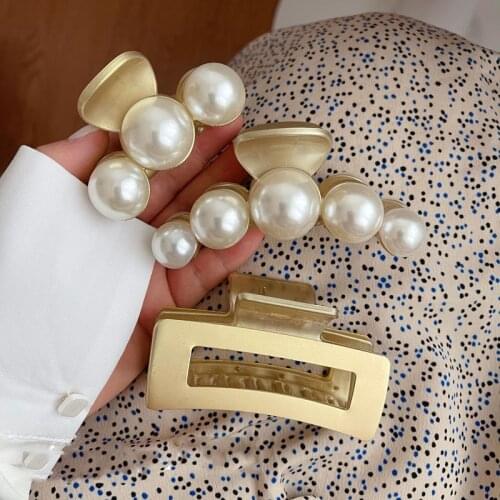 Ruoshui Woman Vintage Pearl Hair Claws Metal Hairpins Gold Colors Hair Clips Women Hair Accessories Hairgrip Barrettes Headwear