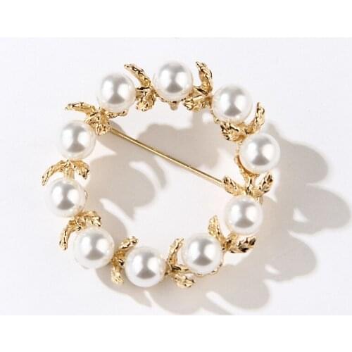 New Simple and Atmospheric Pearl Ring Leaf Brooch Fashion Anti-fade Silk Scarf Buckle Womens Clothing Accessories
