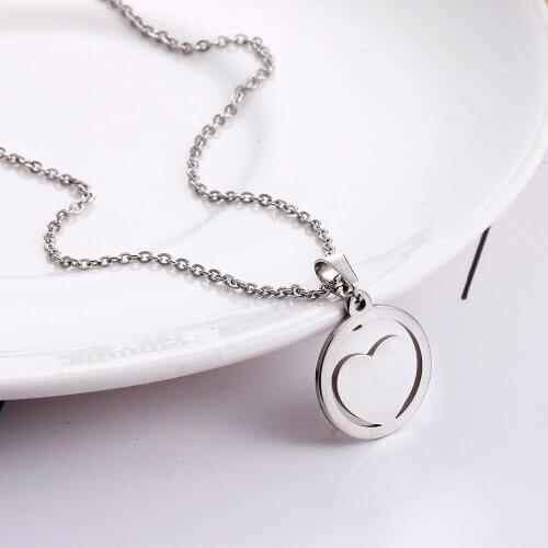 1Pc New Elegant Love Heart In A Round Pendant Chokers Necklaces Stainless Steel Colar Necklace Jewelry Ali Moda Dropshipping