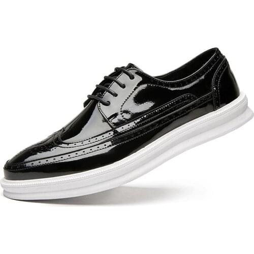 Wedding Patent Leather shoes Men Casual Flat Shoes Mens Brogue formal dress Shoes oxford chaussure homme zapatos de hombre