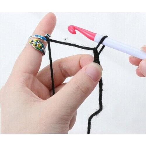 1pc Peacock Shape Knitting Loop Crochet Loop Knitting Accessories Adjustable Knitting Ring Finger Wear Thimble Tools