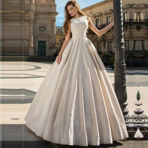 Champagne Satin O Neckline Wedding Dress Lace Appliques Handmade Flowers Ball Gown Backless Vestido De Noiva Custom Made