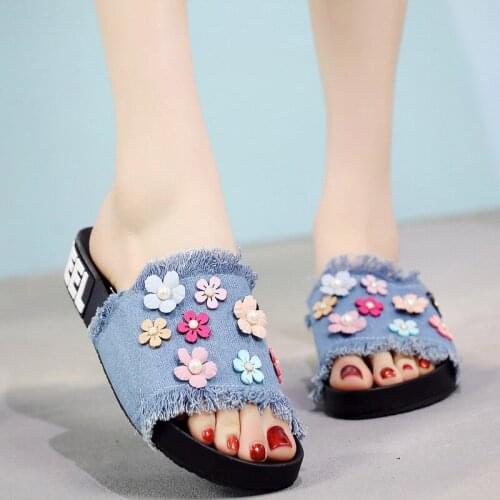 Flower slippers pearl sweet crystal denim slides anti-skid women shoes flats all match femme 2019 summer flip flops casual shoes
