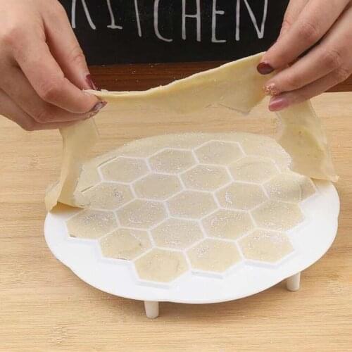 19 Holes Dumpling Maker Plastic Dough Press Ravioli Pelmeni Mold russian pelmeni maker Dumplings Making Mold
