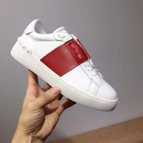 2020 Plus Size 35-42 Womens Shoes Luxury Brand Casual Shoes Rivets Womens Flat Shoes Fashion White Sneakers Zapatos De Mujer