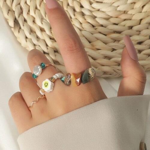 4 Pcs/Set Boho Ladies Handmade Beaded Transparent White Glass Beads Irregular Stone Gold Color Metal Rings Set For Women Jewelry