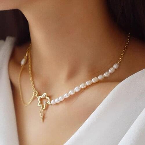 U-Magical Retor Cubic Zircon Natural Freshwater Pearls Flower Asymmetric Pendant Necklace for Women Gold Hollow Necklace Jewelry