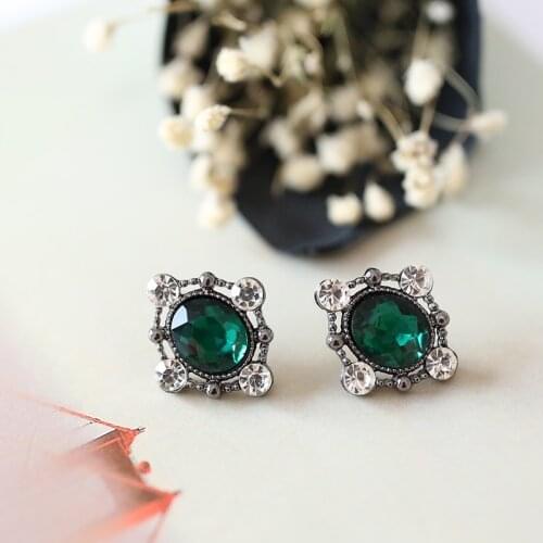 VEYO Vintage Stud Crystal Earrings For Woman Classic Rhinestone Stud Earrings Fashion Jewelry Gift