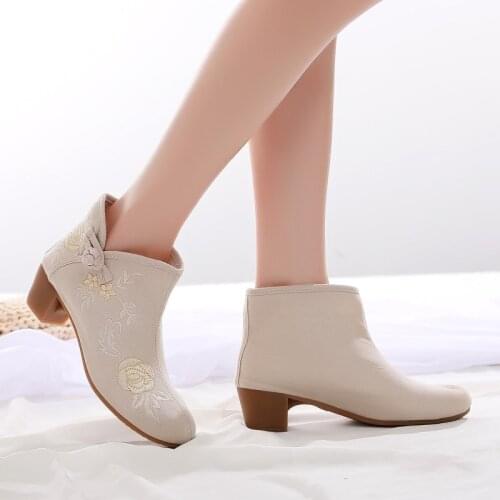 2021 new fashion embroidered shoes old Beijing cloth shoes womens national style thick heel high heel single shoes casual shoes
